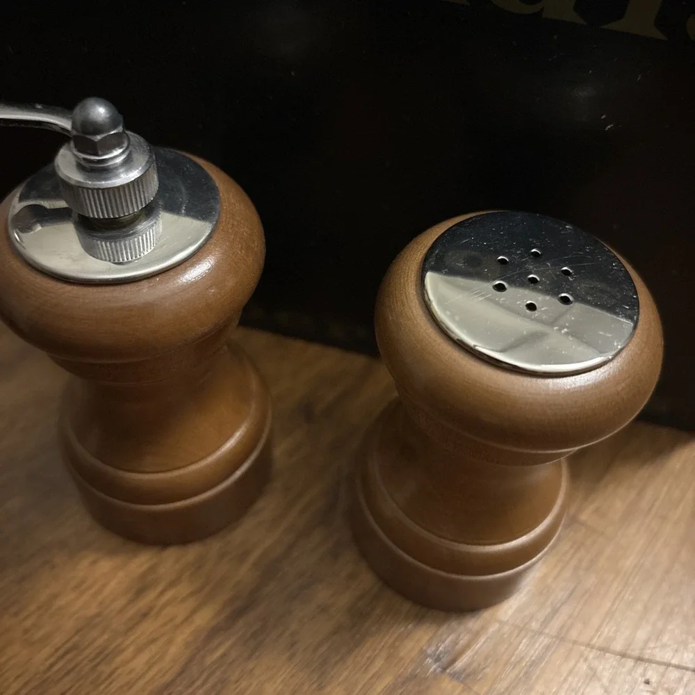 Vintage Mr. Dudley Maple Wood Pepper Mill And Salt Shaker Set In Original‎ Box